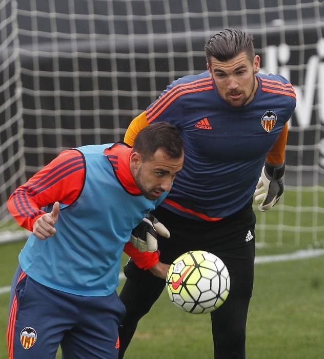 Último entrenamiento del Valencia antes del partido contra el Real Madrid