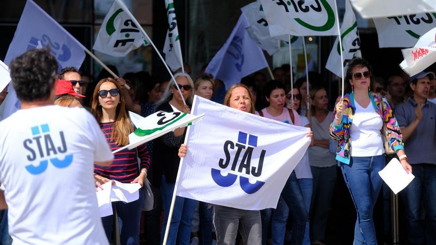 Concentración de los cuerpos judiciales ante la Ciudad de Justicia de Las Palmas de Gran Canaria