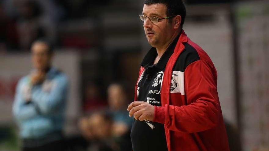 Isma Martínez, entrenador del equipo porriñés. // Ricardo Grobas