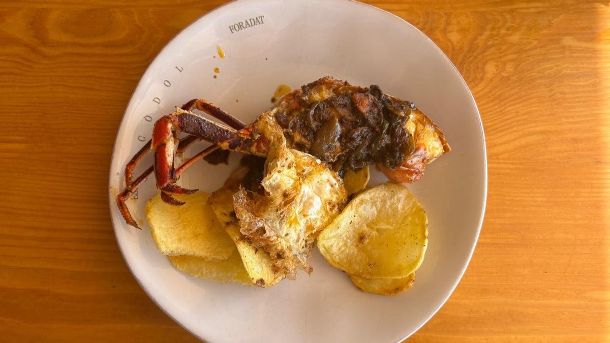 La langosta con huevo y patatas de Es Còdol Foradat.