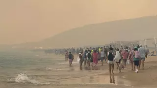 Incendio de Atlanterra: "Había una ristra enorme de personas andando por la acera y la playa: ha sido un caos"