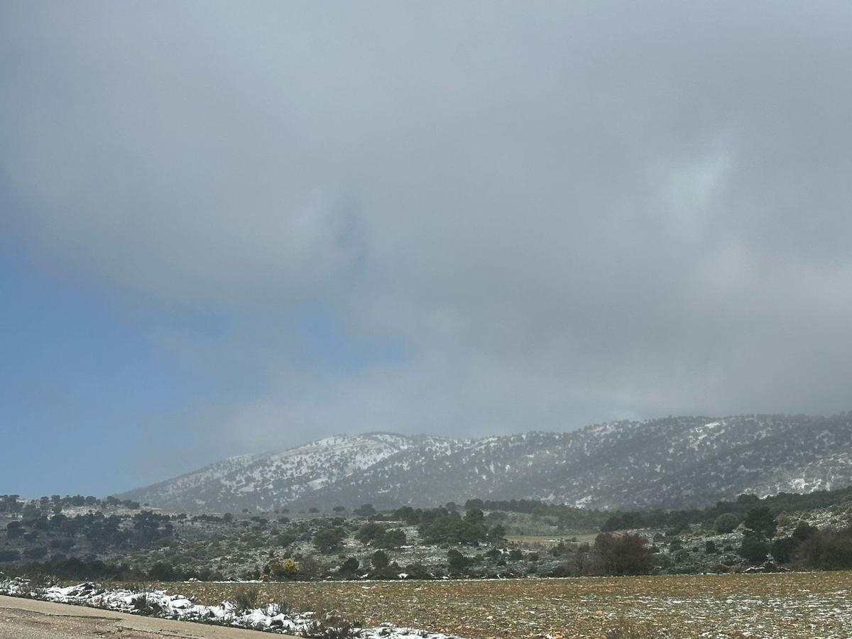 Vistas del Macizo de Revolcadores, nevado este miércoles