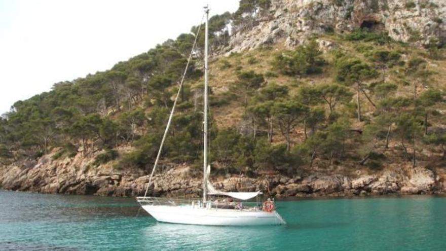 La Guardia Civil halla en Cala Sant Vicenç los restos del velero desaparecido