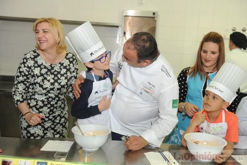 El chef Ángel León imparte en Murcia un taller de cocina para niños con autismo