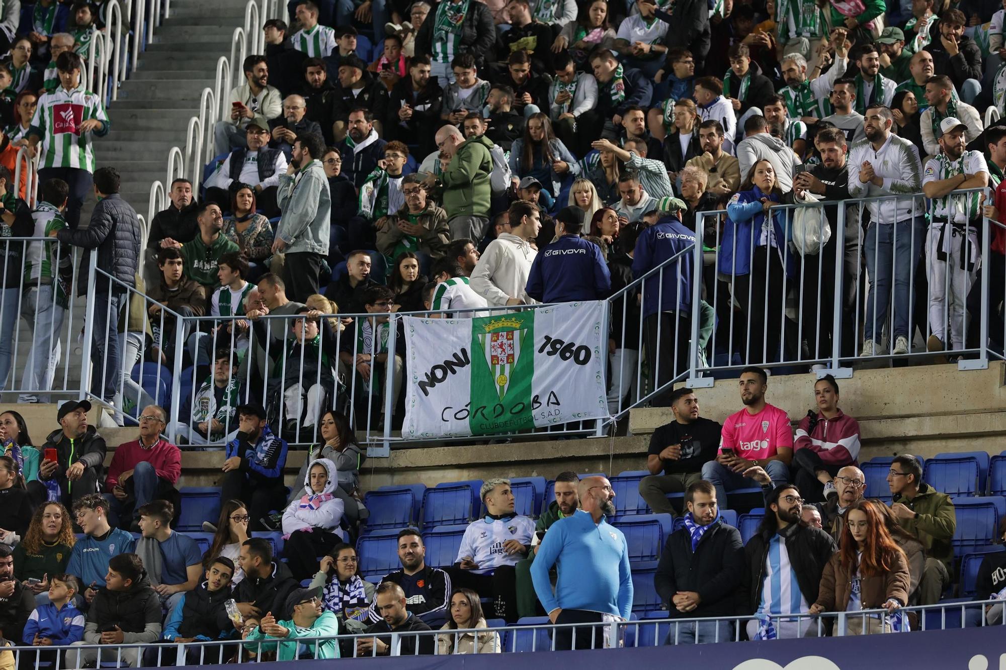 Málaga CF - Córdoba CF | Las imágenes de la afición cordobesista en el derbi en La Rosaleda