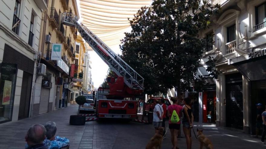 Los bomberos rescatan a una mujer en una vivienda en Cruz Conde