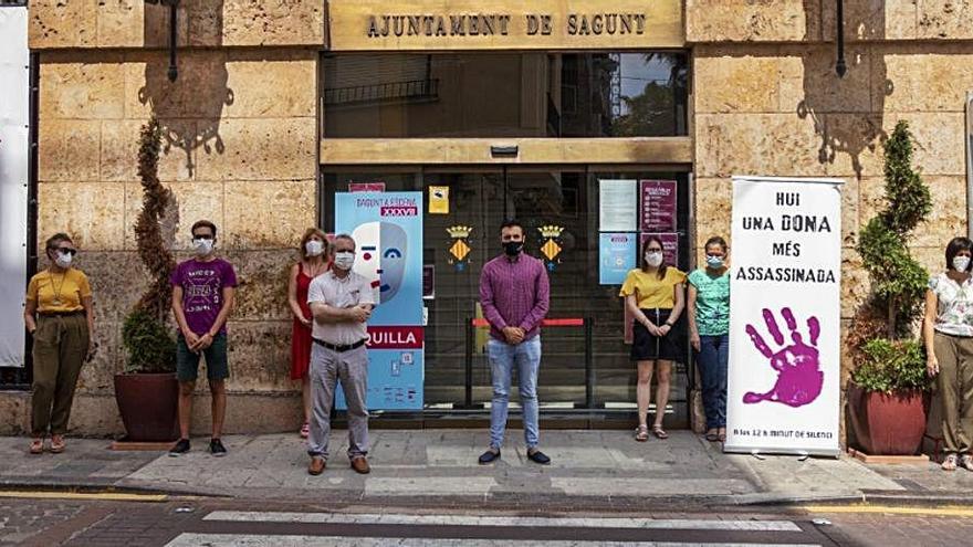 Minuto de silencio a las puertas del ayuntamiento.