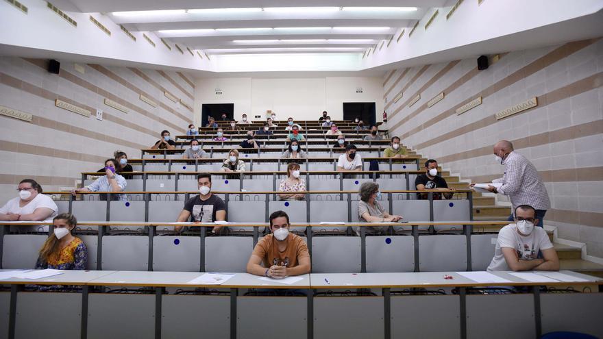 Opositores a profesor de Secundaria afrontan la primera prueba de la convocatoria