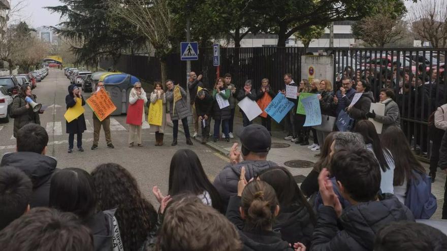 El juez absuelve a unos padres de Ourense y descarta que coaccionaran a una profesora de Matemáticas: «Todo progenitor tiene derecho a defender los intereses de sus hijos»