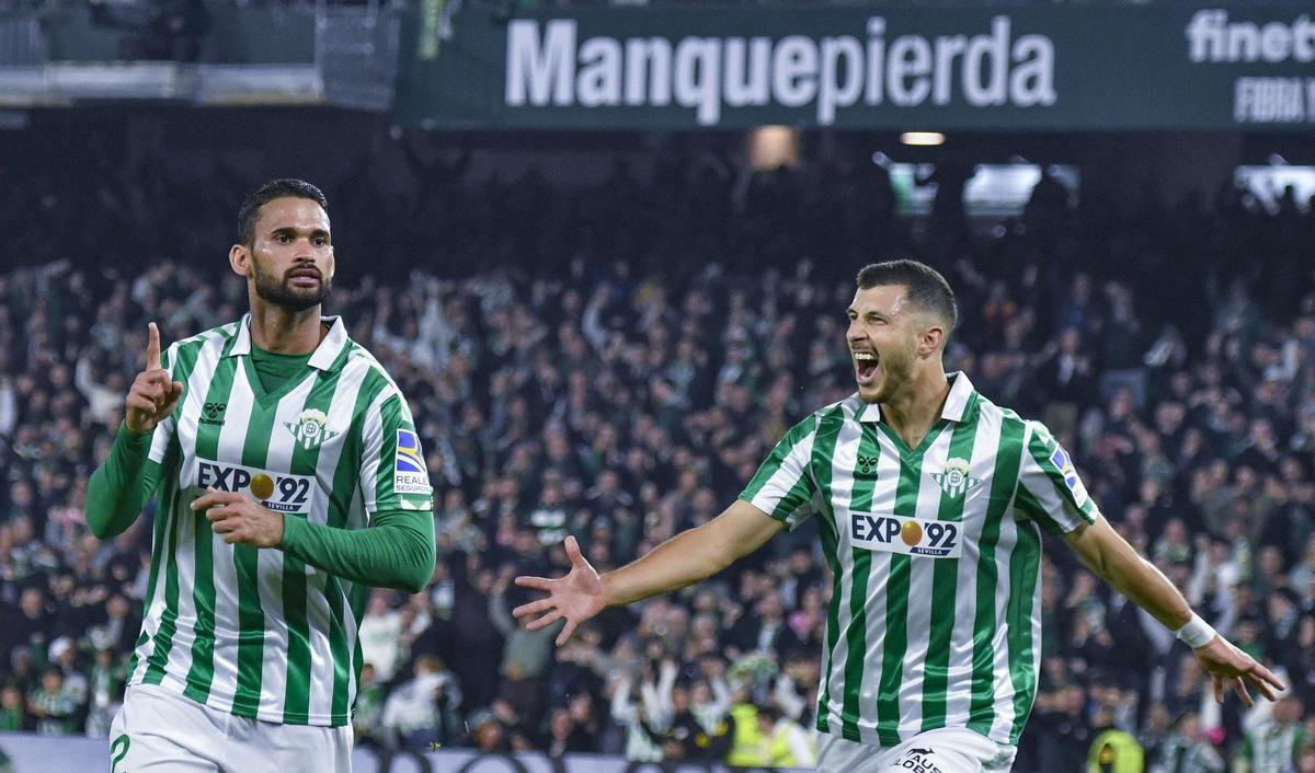 Willian José celebrando el gol que le ha dado los tres puntos al Betis.