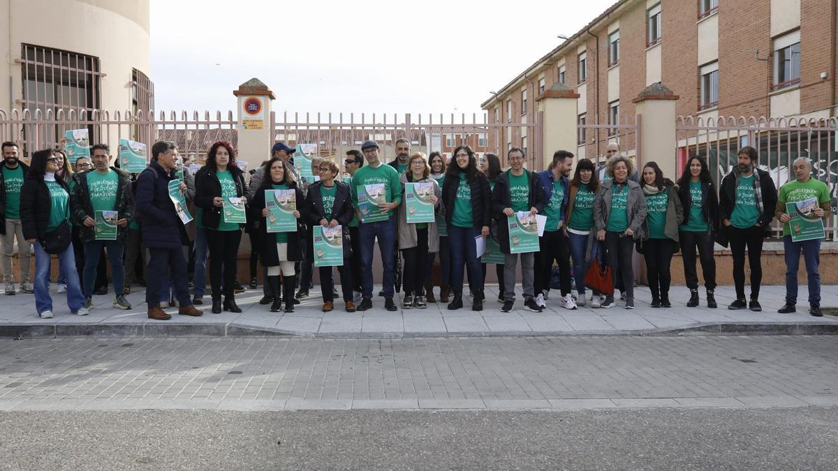 Concentración de sindicatos de la Junta de Personal Docente de Zamora por la Escuela Pública.