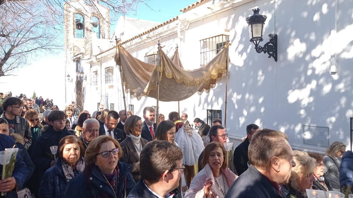 Procesión del Divino Niño por los alrededores del santuario.