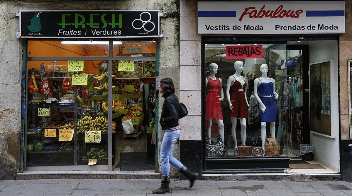 Comercios con rótulos en inglés, en le centro de Barcelona.