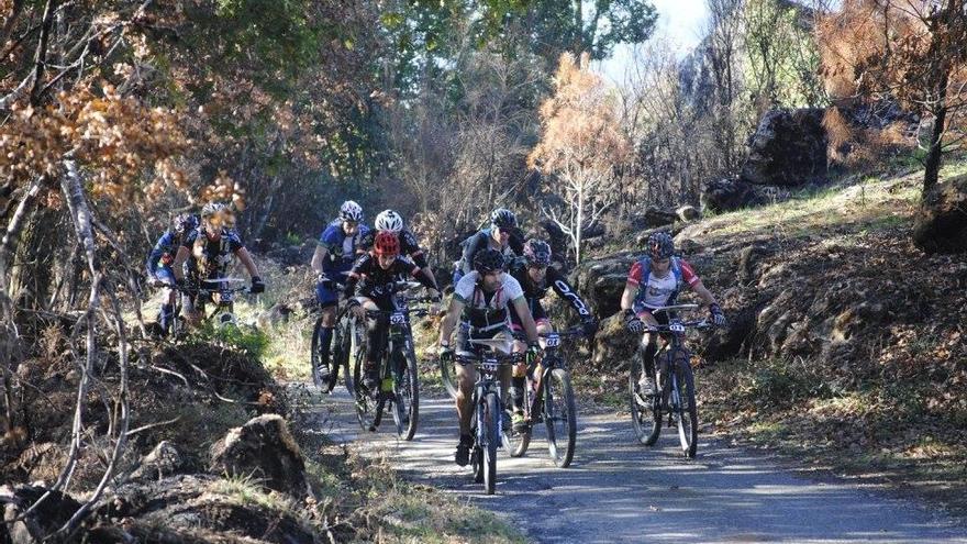 Un grupo de participantes en el II Raid Do Condado- Marqués De Vizhoja. // @Corneliosraiders