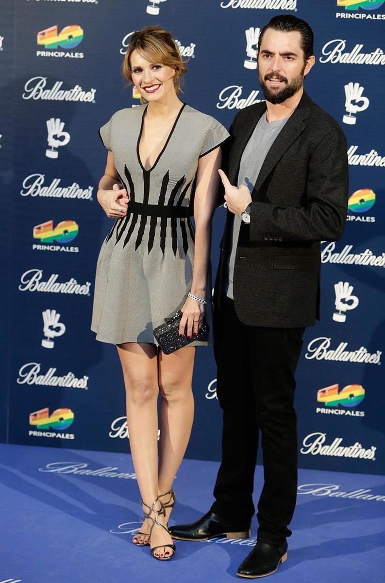 Dani Mateo y Elena Ballesteros en la alfombra azul de los Premios 40 Principales 2015