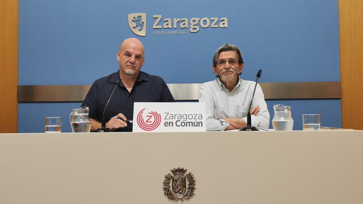 Suso Domínguez y Teófilo Martín, este jueves en el Ayuntamiento de Zaragoza.