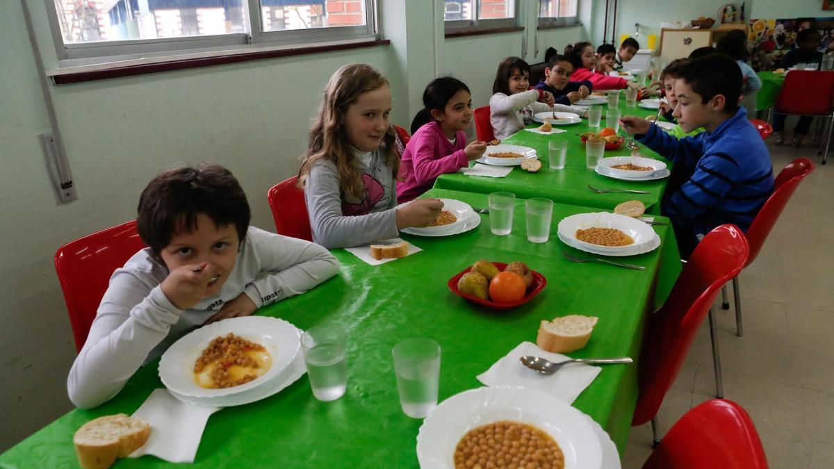 Participantes en el comedor escolar en una imagen de archivo.