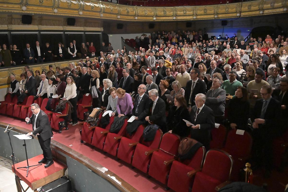 Aspecto que presentaba el Gran Teatro de Elche durante el pregón de la Venida de la Virgen, en Elche