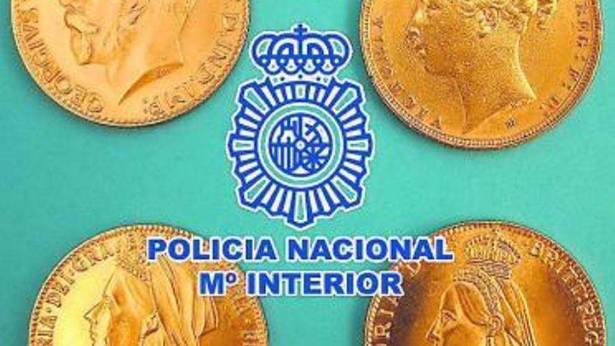 Las monedas intervenidas por la Policía Nacional.  // Comisaría