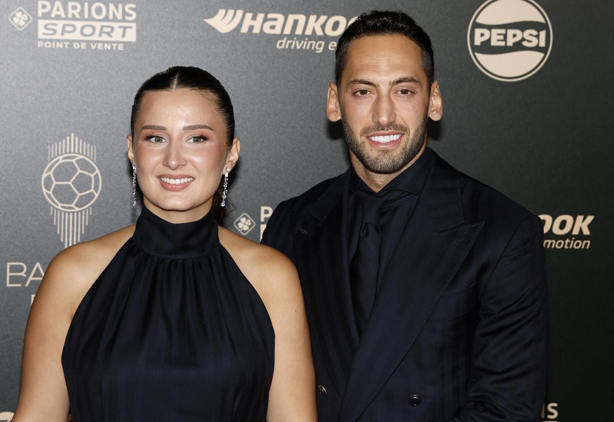 El internacional turco Hakan Calhanoglu y su esposa Sinem Gundogdu.