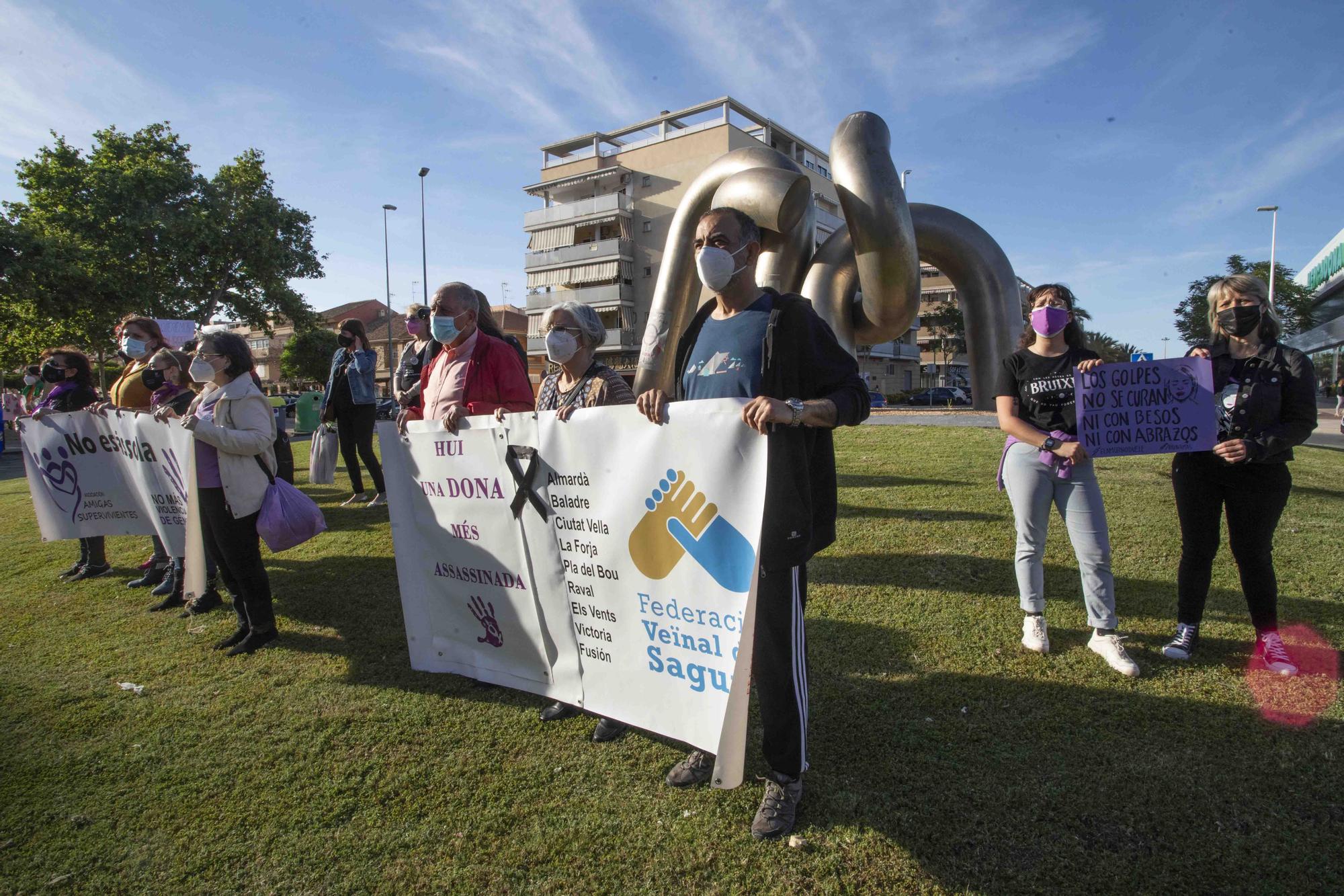 Manifestación en el Port de Sagunt por el asesinato machista de Soledad.