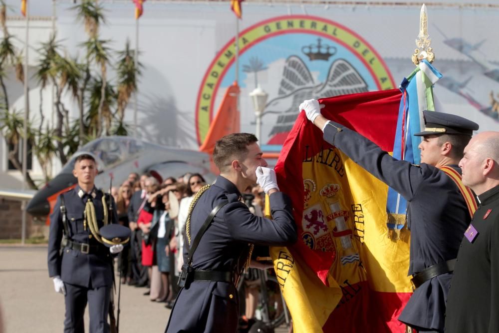 Jura de bandera de nuevos alumnos en la Academia General del Aire