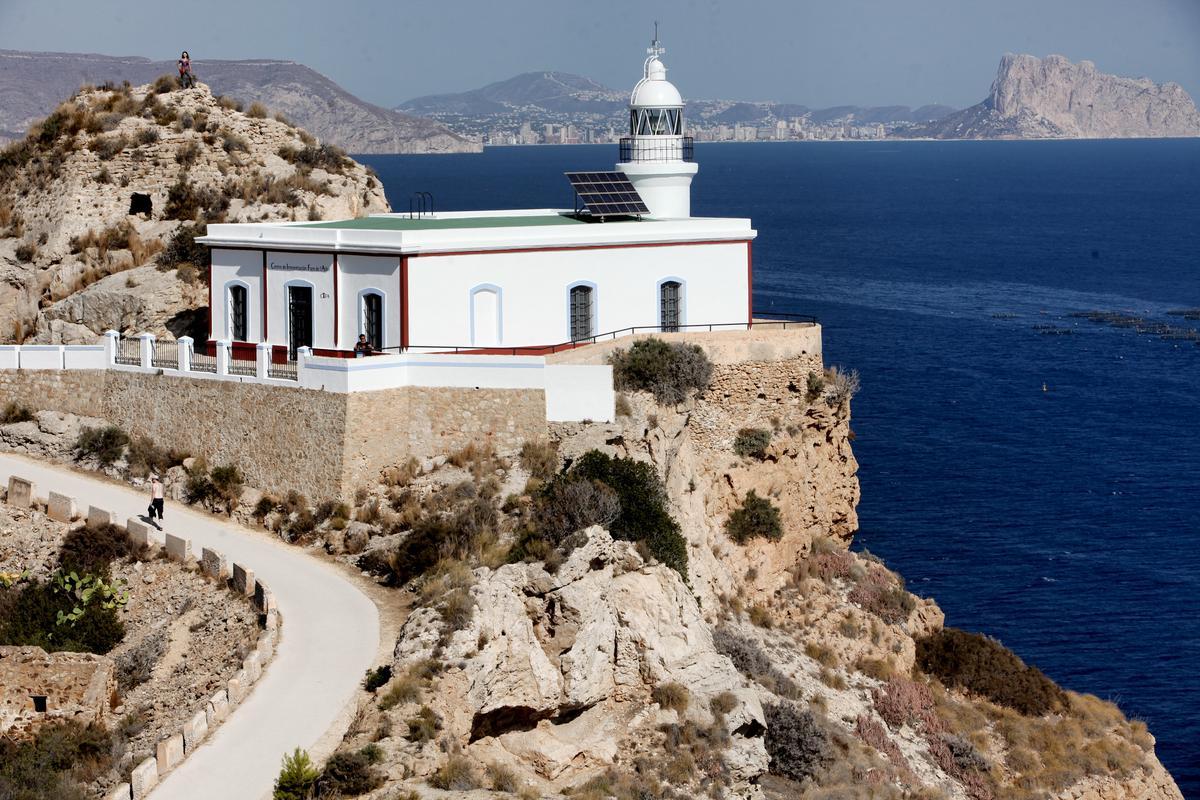 Ruta de senderismo hasta el Faro del Albir.