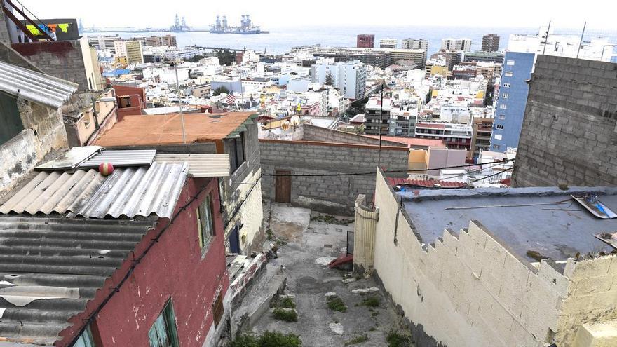 Vecinos del Risco de San Nicolás reclaman recursos de atención a la drogodependencia tras la muerte de un hombre en un fumadero: "El barrio lleva años sufriendo las consecuencias de la venta de droga"