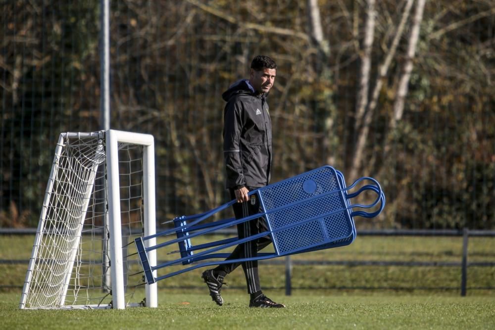 Entrenamiento del Real Oviedo a puerta abierta en El Requexón