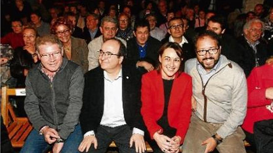 Sílvia Paneque, acompanyada de Fernández, Iceta i el diputat Àlex Sáez, ahir, en la presentació.