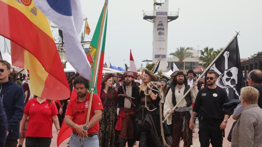 El desfile marinero llena de color y diversión el Grau por Escala a Castelló