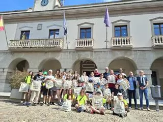 El Foro Comunicación y Escuela descubre el Camino de Santiago a una veintena de estudiantes veigueños