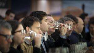 Participantes en una de las catas que se ofrecen en la Barcelona Wine Week, que este miércoles concluye su sexta edición.