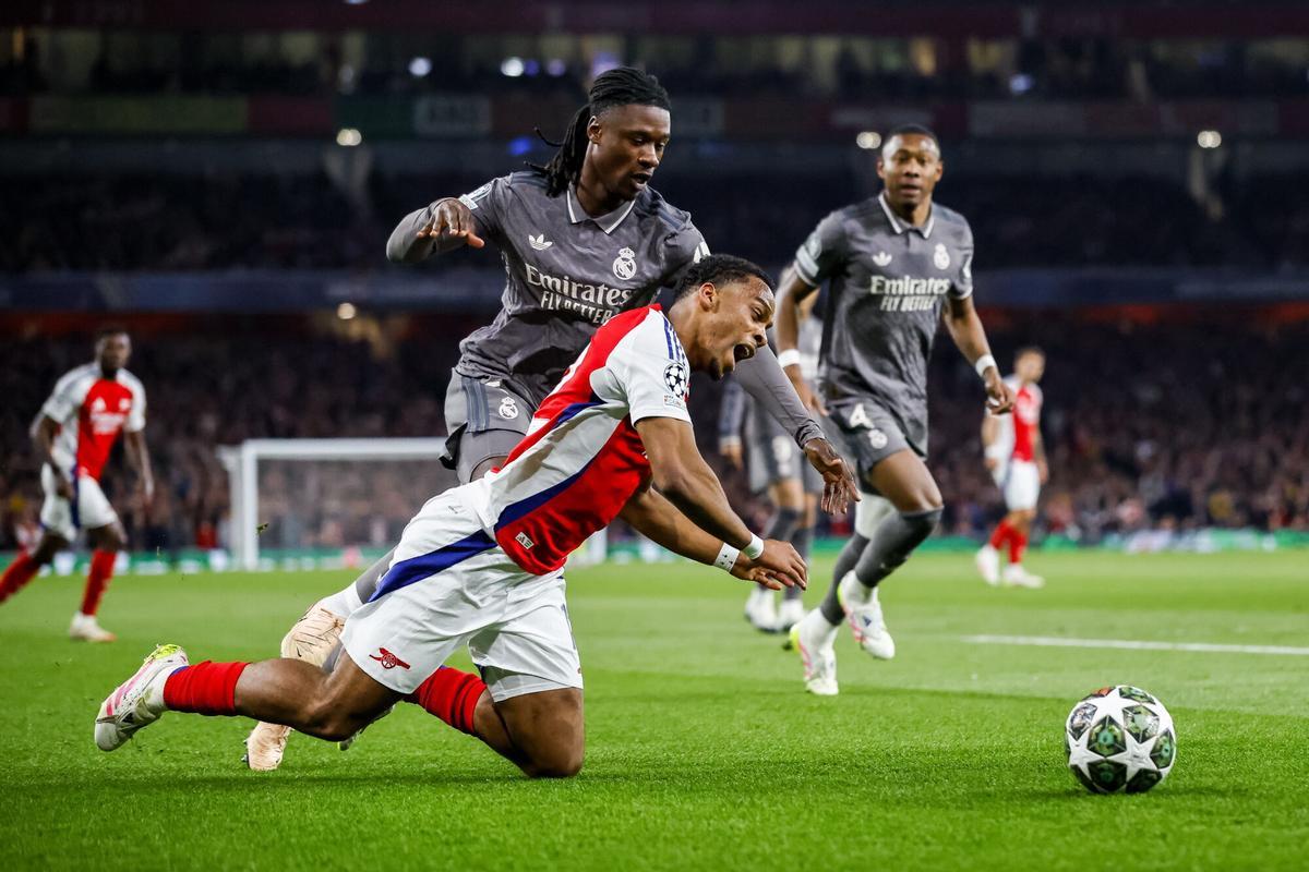 Camavinga, en una acción del partido ante el Arsenal