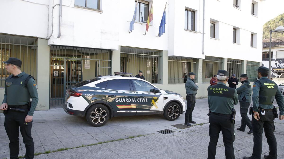 Laviana. Juzgados. Llegada del acusado por la paliza mortal de Barredos