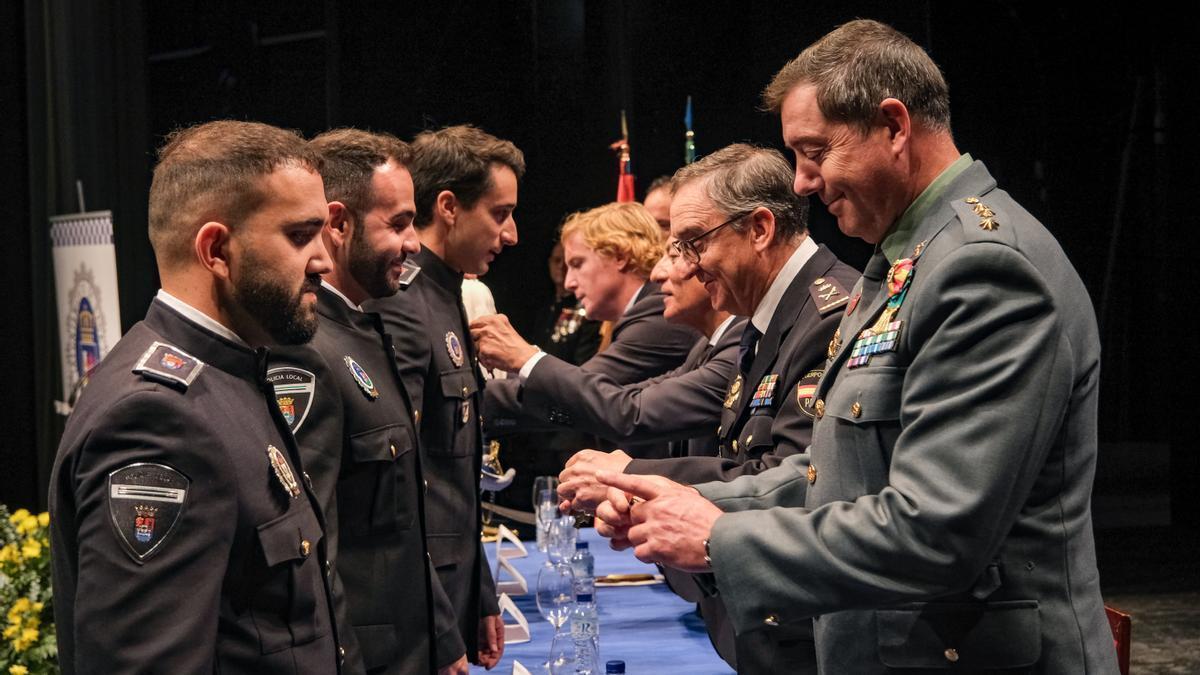Acto de entrega de las medallas de la Policía Local de Badajoz, este miércoles en el teatro López de Ayala.
