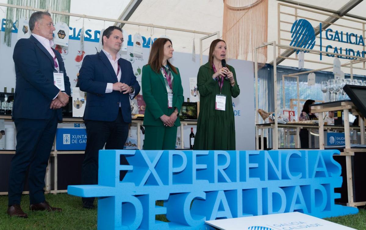 Foto de familia de los participantes en O Encontro de Sober, organizado por Cesuga, que arrancó ayer. | // L.O.