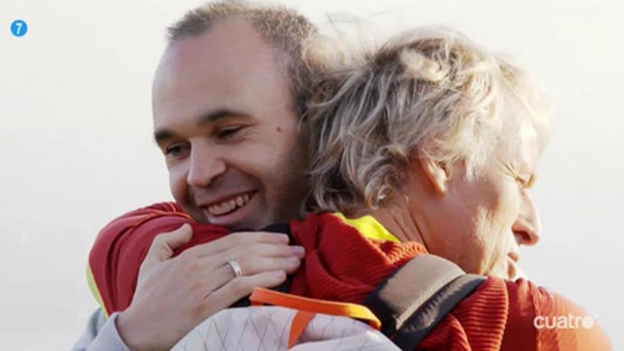 Andrés Iniesta, con Jesús Calleja en Japón.