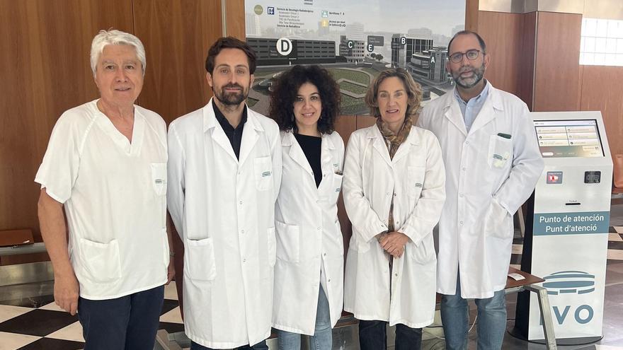 De izquierda a derecha: Dr. Arribas, Dr. Melian, Dra. Martínez, Rocío Romero y Dr. Fadrique.
