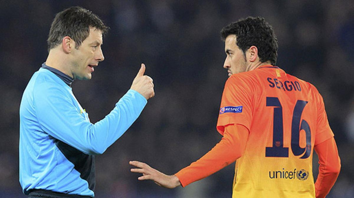 Stark fa una advertència a Busquets durant el PSG-Barça.