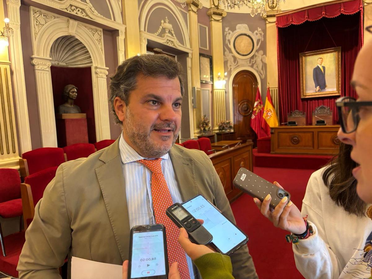Javier Gijón, concejal de Economía y Hacienda, tras el pleno extraordinario en el Ayuntamiento de Badajoz.