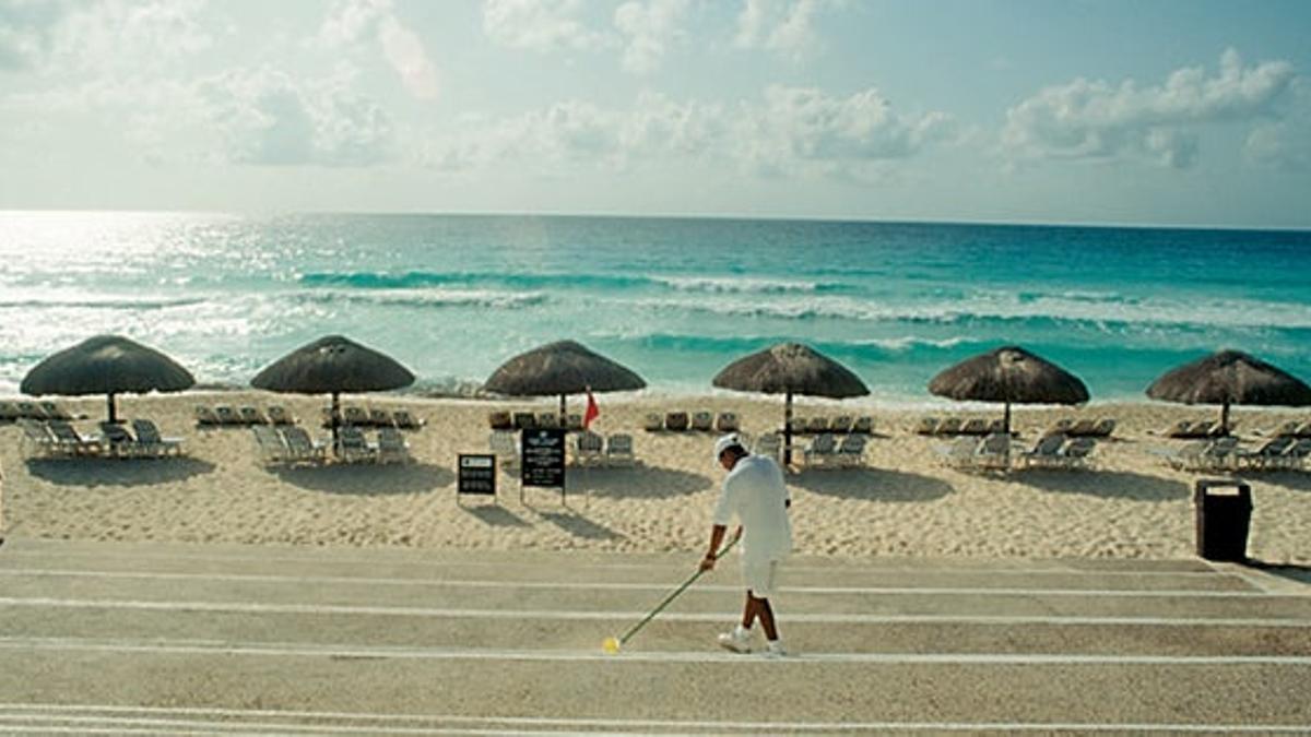 Cancún celebra la fiesta de playa más grande del mundo