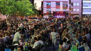 2.200 vecinos cogen fuerzas para la recta final de las fiestas de Vila-real en el 'macrosopar de pa i porta'