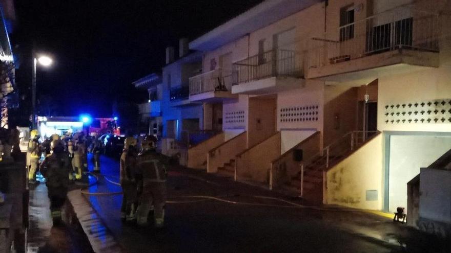 Un incendi en el garatge d&#039;una casa de Santa Llogaia causa afectacions a la del costat