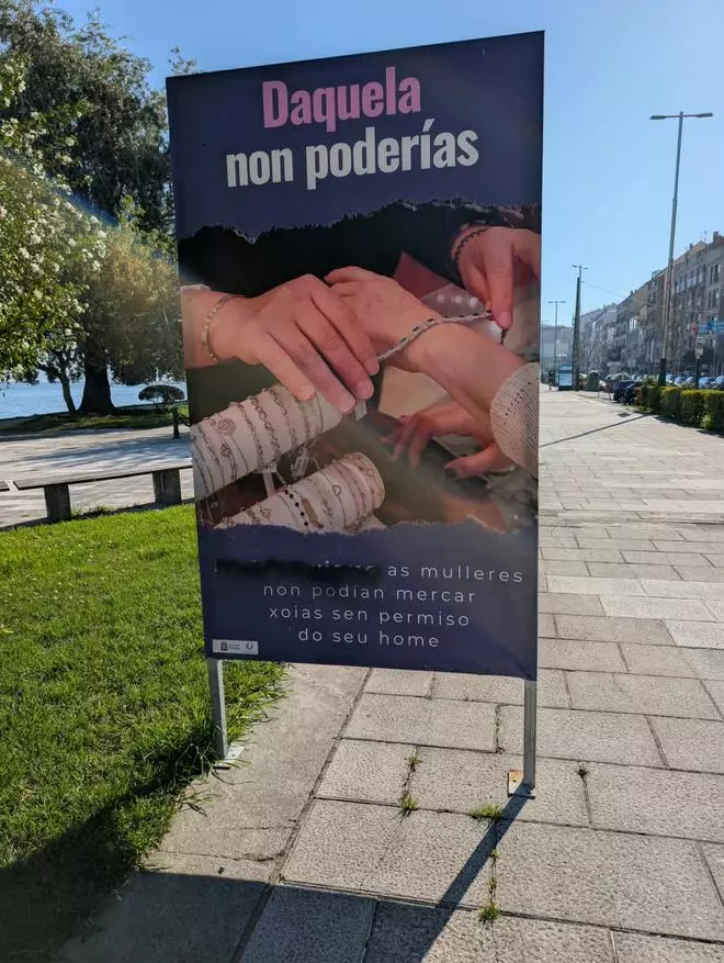 Vandalizan la exposición antifranquista de la alameda de Moaña