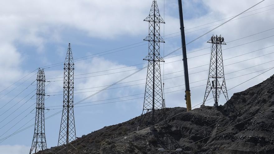 Una quincena de empresas se ofrece para paliar la emergencia energética en Canarias
