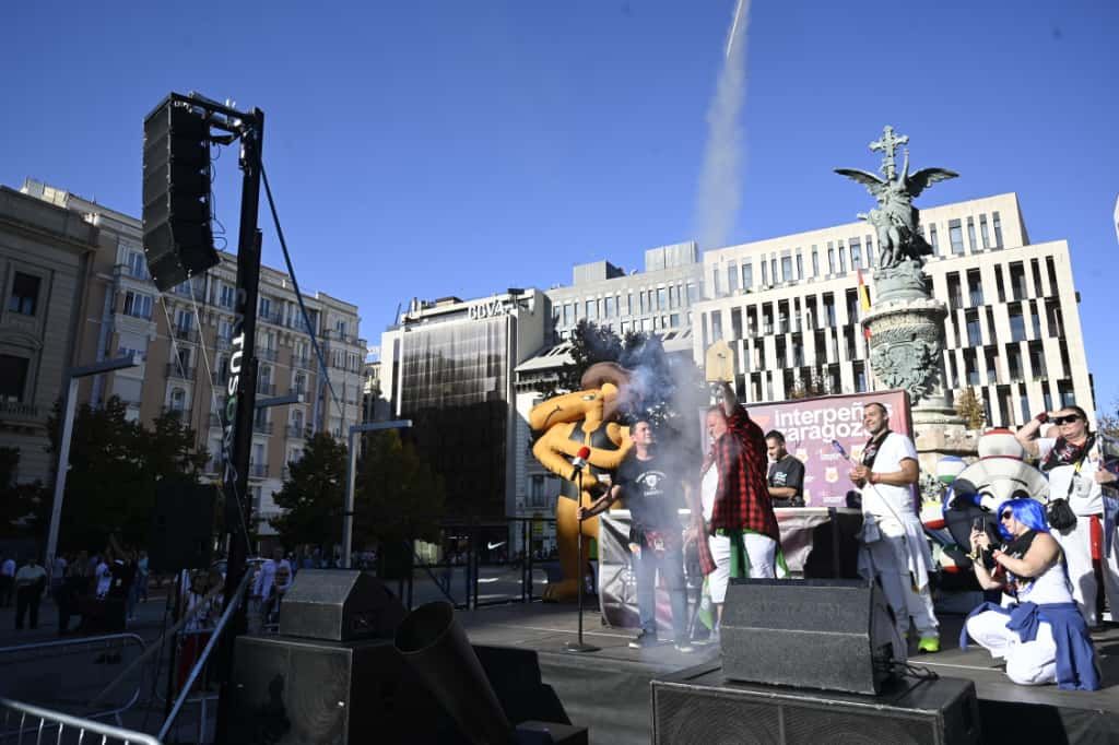 En imágenes | Primer día de las Fiestas del Pilar con las peñas y el pregón