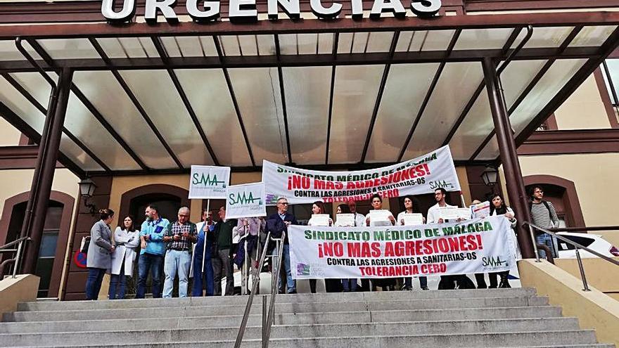 Concentración contra las agresiones a sanitarios