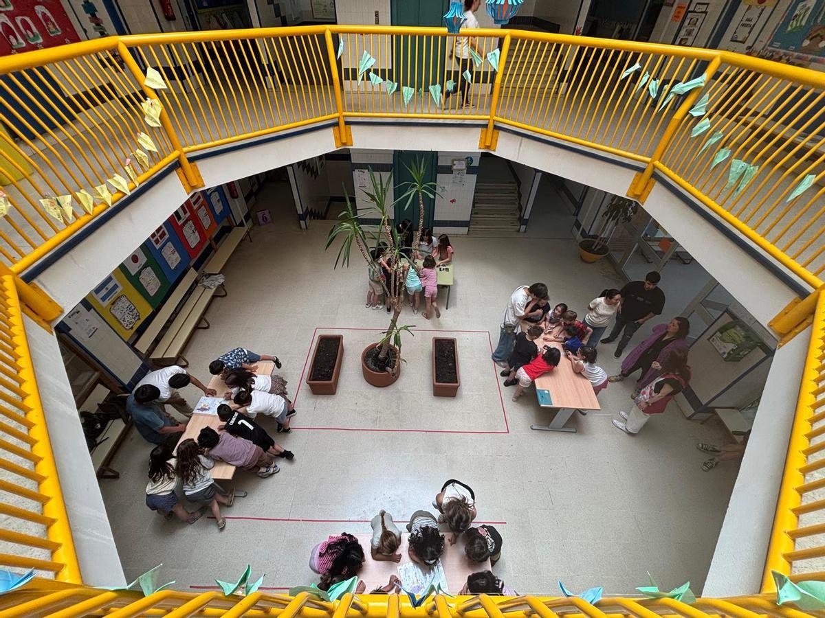 EN IMÁGENES: El alumnado del colegio El Vallín de Piedras Blancas viaja por trece países con el instituto La Magdalena de Avilés EN IMÁGENES: El alumnado del colegio El Vallín de Piedras Blancas viaja por trece países con el instituto La Magdalena de Avilés