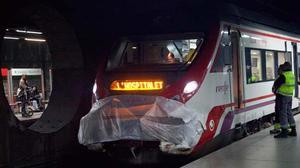 Vint-i-cinc ferits a l’envestir un tren de Rodalies un Talgo a l’estació de Clot.